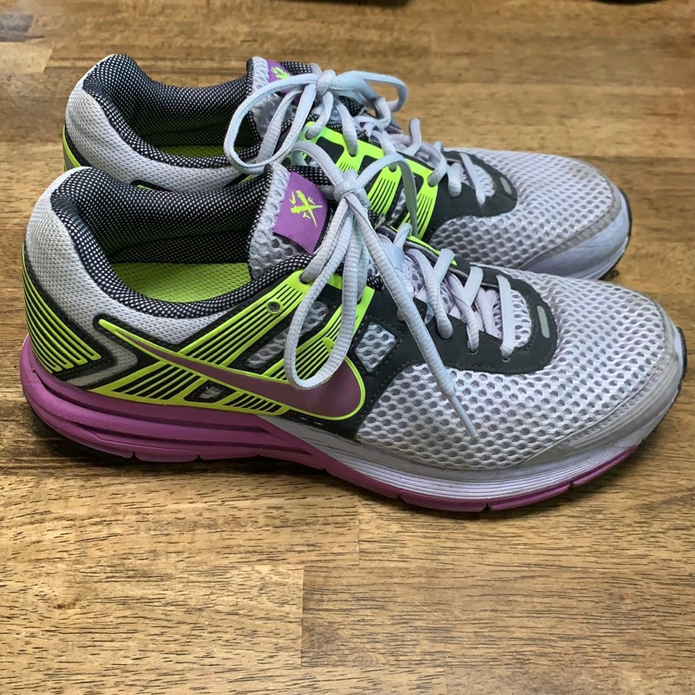 Nike Tennis Shoes